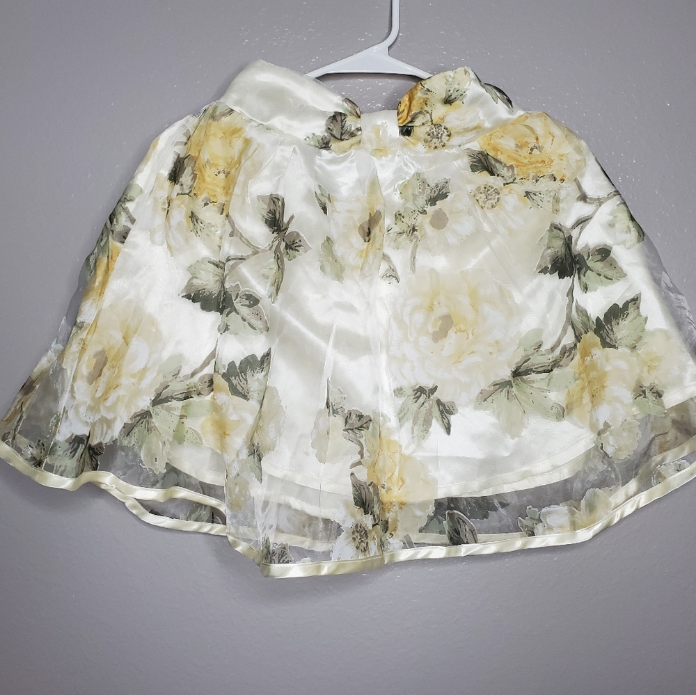 Yellow skirt with flowers